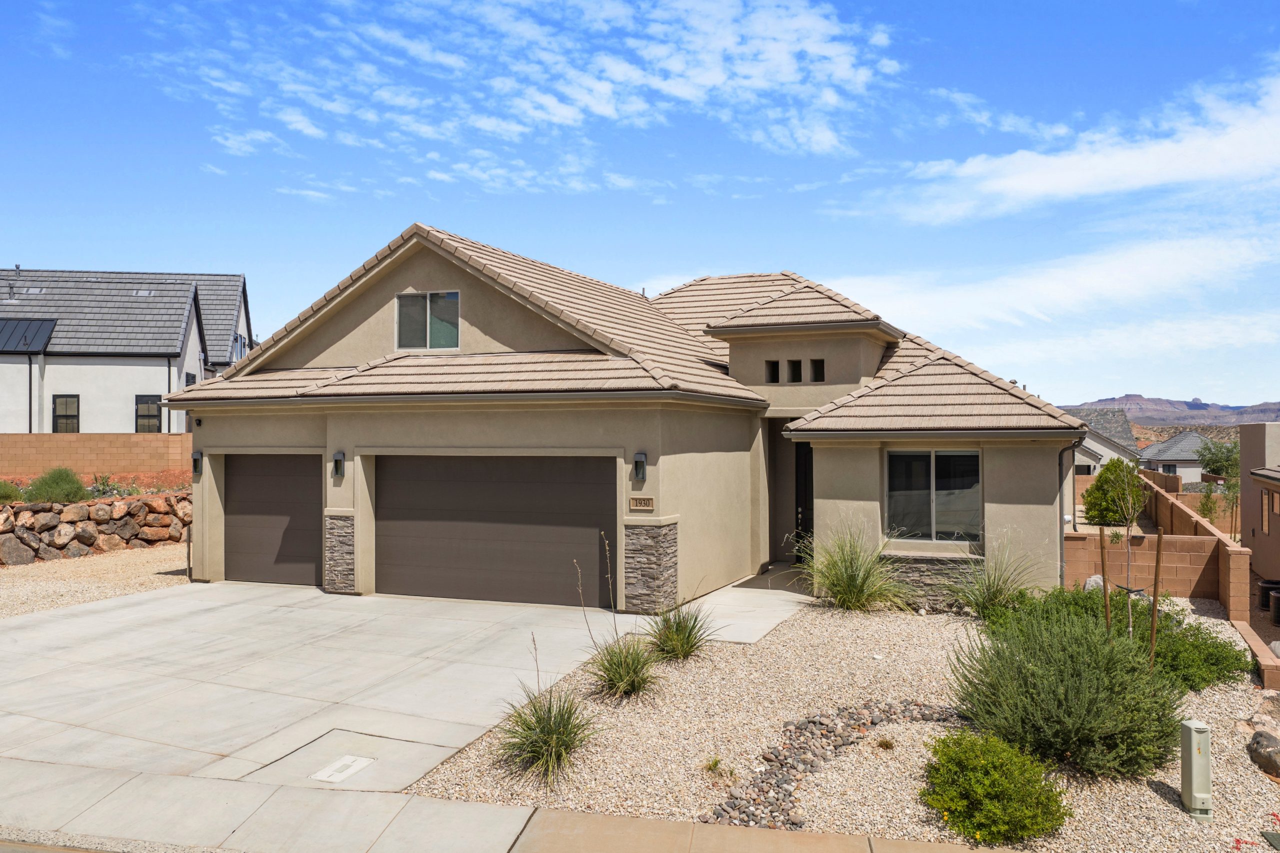1930 N Creek Side Ct